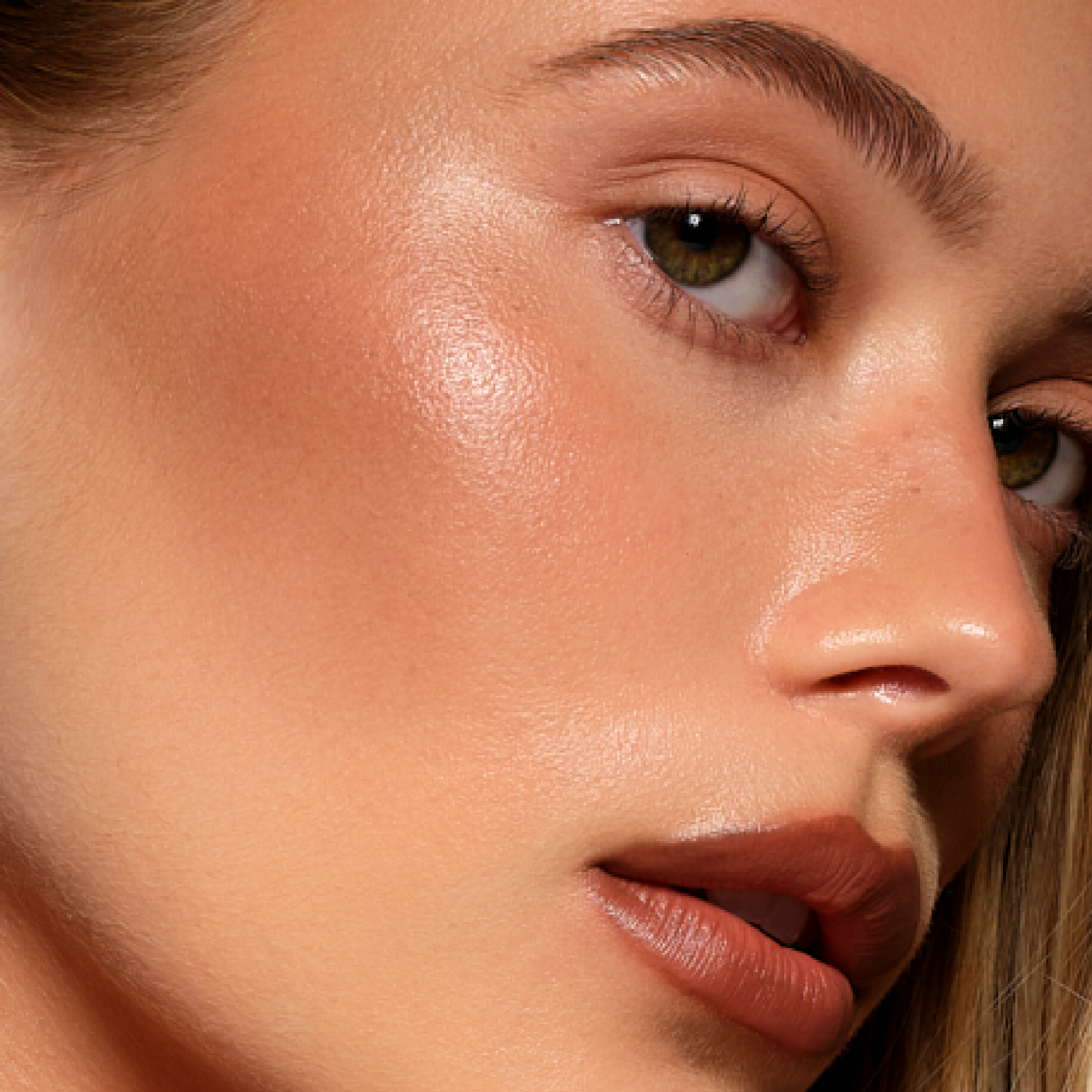 Róż, bronzer, glow. Ty wybierasz efekt